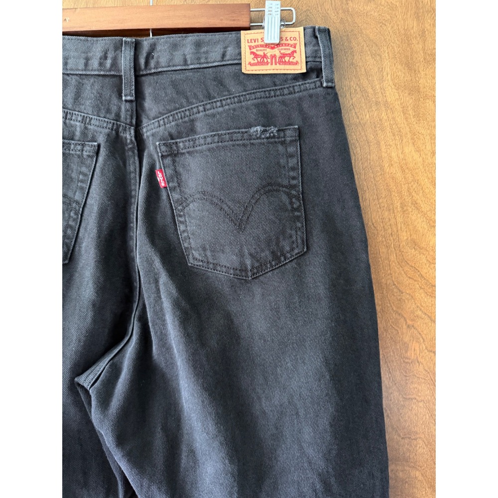 Levi's sz 32 Black High Waisted Distressed Mom Jean Streetwear Casual Everyday - Picture 7 of 8